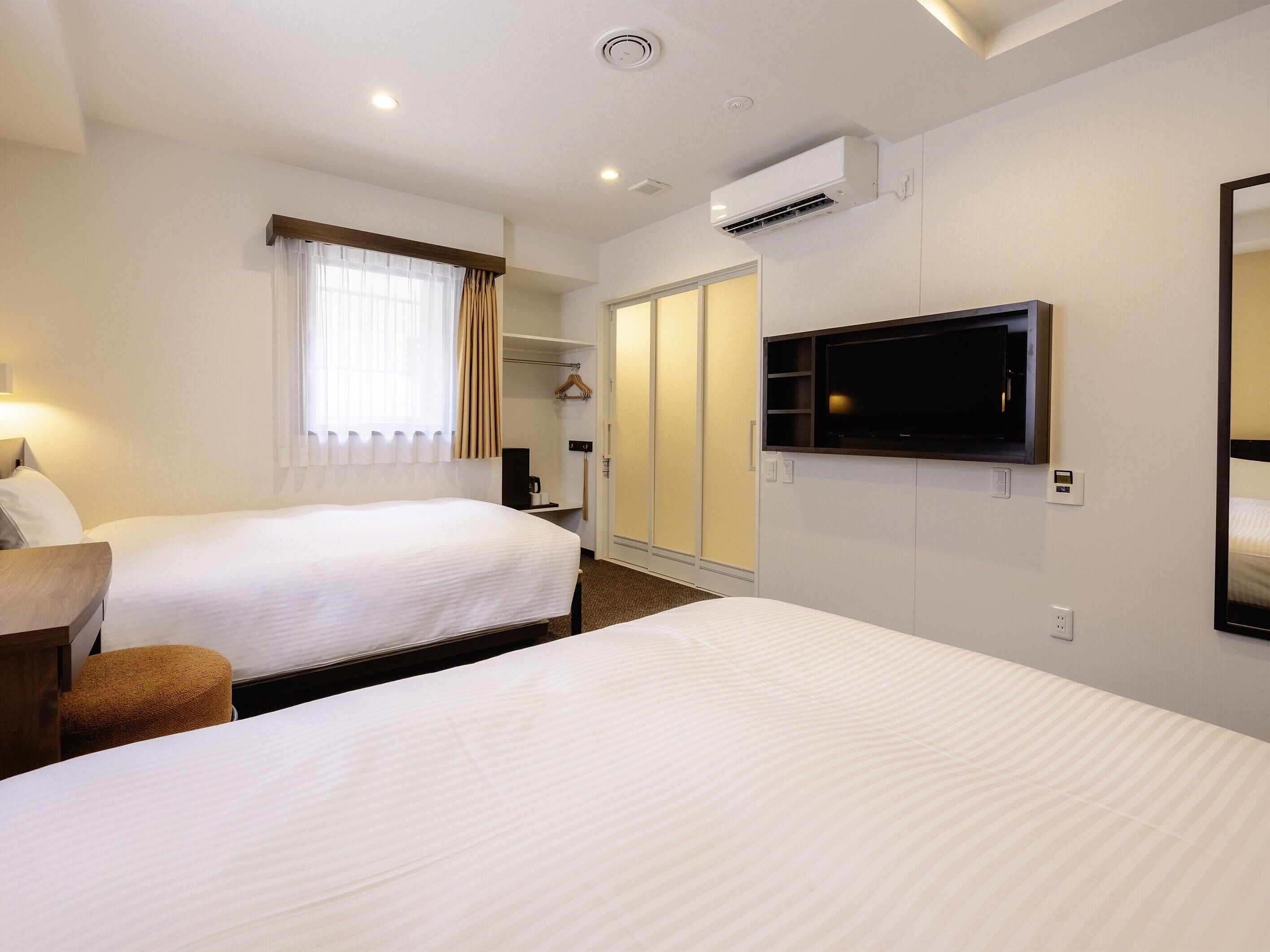 1 bedroom, in-room safe, blackout curtains, soundproofing