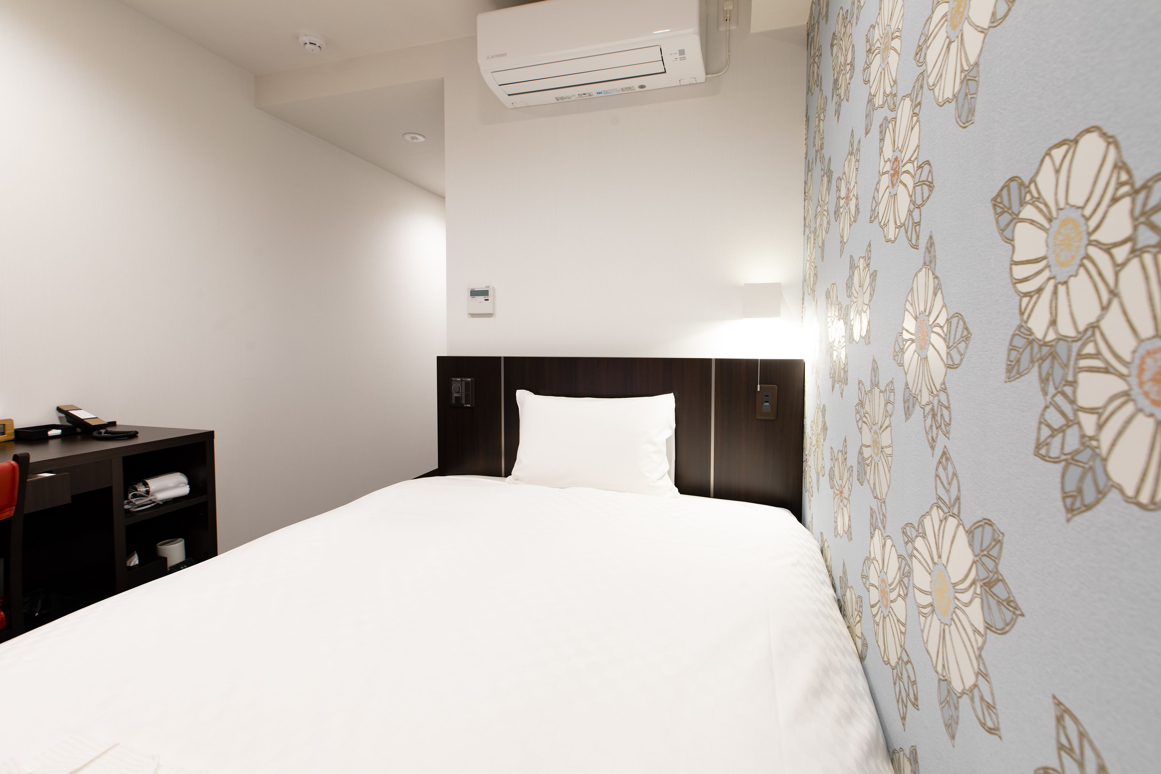 1 bedroom, in-room safe, blackout curtains, soundproofing