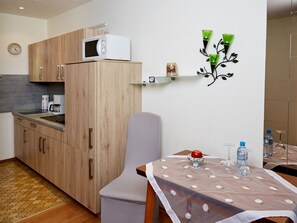 In-room safe, desk, free WiFi - Hotel-Restaurant Maas (Lutzerath)