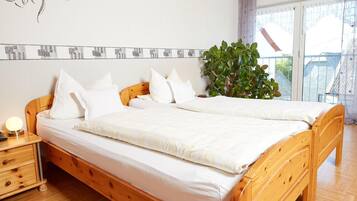 In-room safe, desk, free WiFi