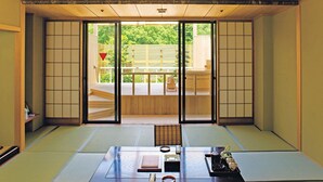 A traditional Japanese room with tatami flooring, a low table with a tea set, and sliding doors leading to an outdoor area. - Santoka - Kurashiki Yuga Onsen - (Kurashiki)
