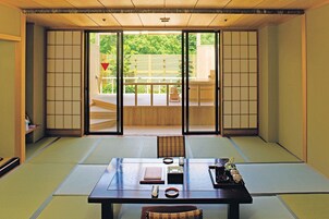 桶露天風呂付和室 禁煙 | セーフティボックス (室内)、WiFi (無料)