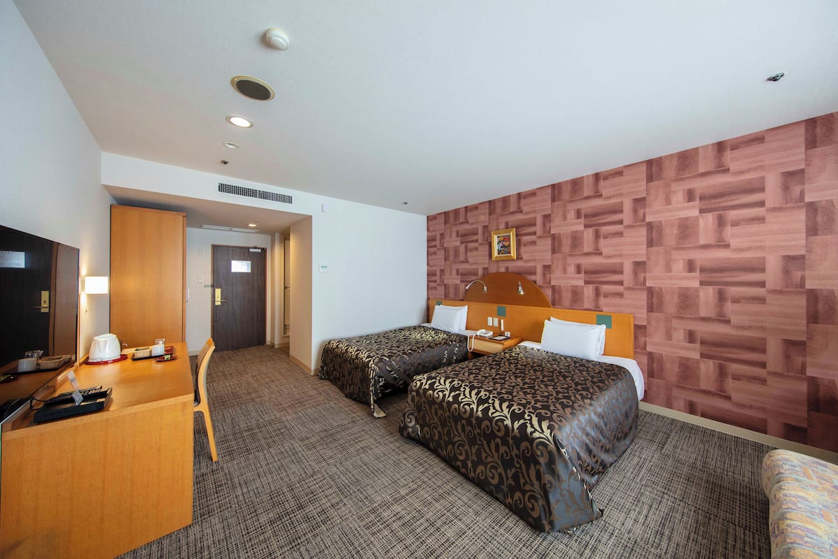 Twin Room, Non Smoking | In-room safe, free WiFi