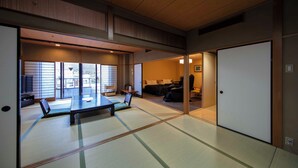 A traditional Japanese room with tatami flooring, a low table, and sliding doors. - Santoka - Kurashiki Yuga Onsen - (Kurashiki)