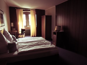 Individually furnished, desk, blackout drapes, rollaway beds