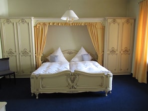 Double Room | Individually furnished, desk, blackout drapes, rollaway beds