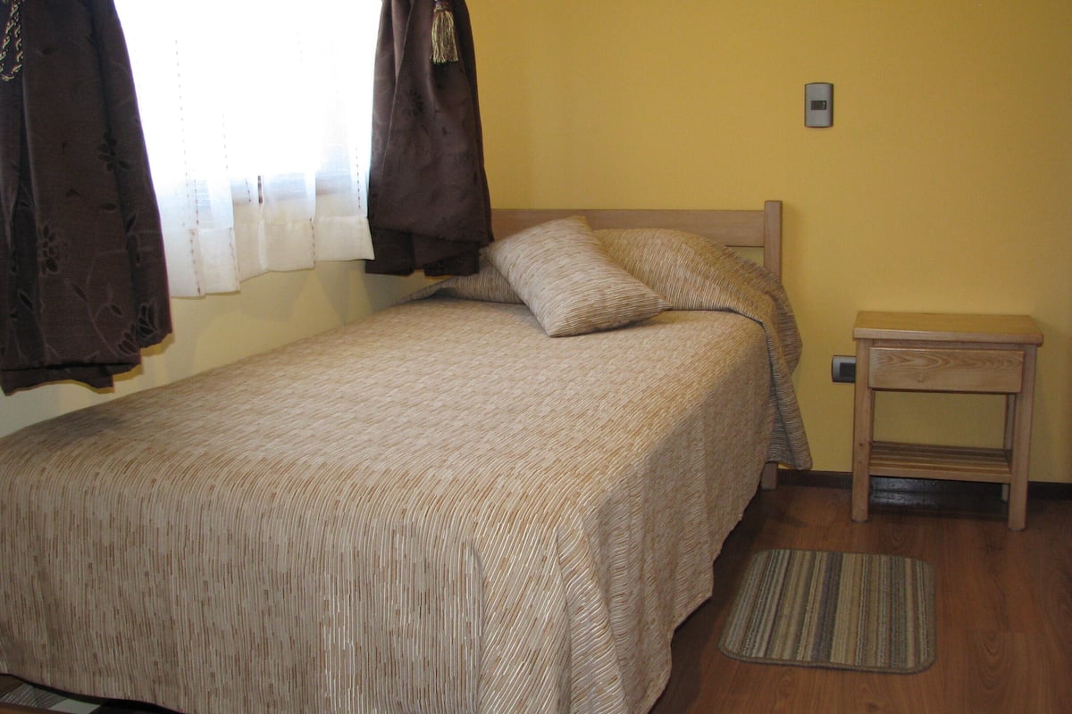 Kamar, 1 Tempat Tidur Twin, Bebas Asap Rokok, kamar mandi pribadi | Meja kerja, ruang kerja ramah laptop, Wi-Fi gratis, dan seprai linen