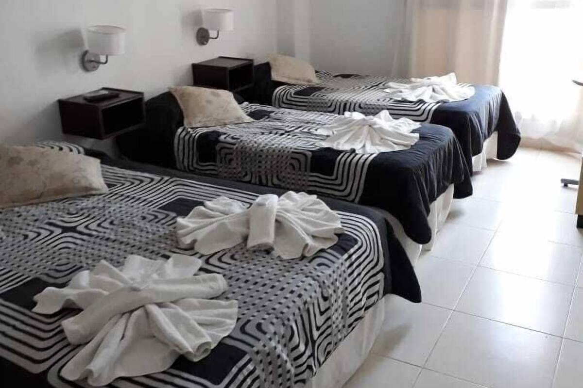 Habitación cuádruple Confort, varias camas, no fumadores, vistas parciales al mar | Wifi gratis y ropa de cama