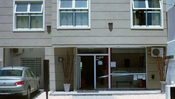 Mặt tiền nơi lưu trú