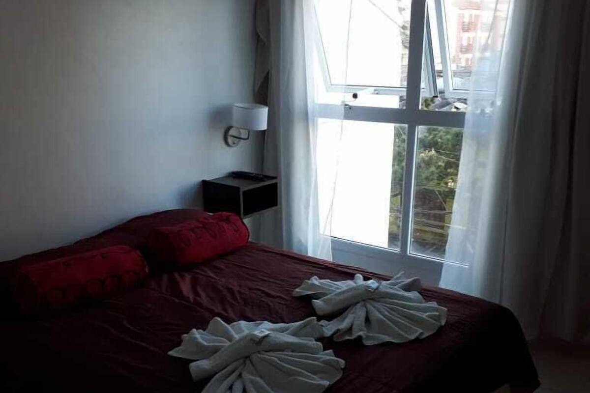 Habitación básica doble, 1 cama de matrimonio, no fumadores, vistas a la piscina | Wifi gratis y ropa de cama