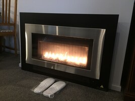 平板电视、壁炉