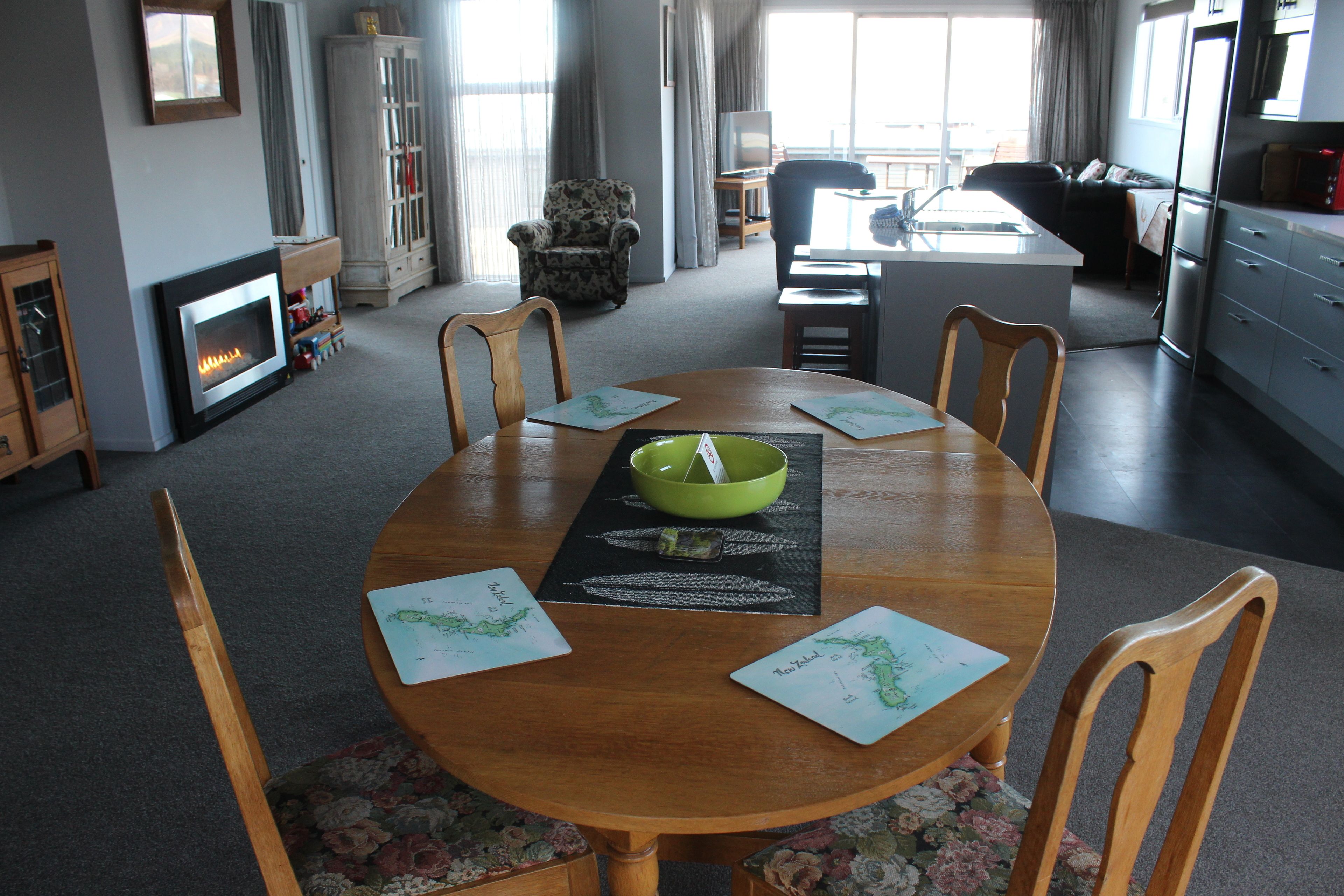 Premium Apartment, 2 Bedrooms, Lake View | In-room dining