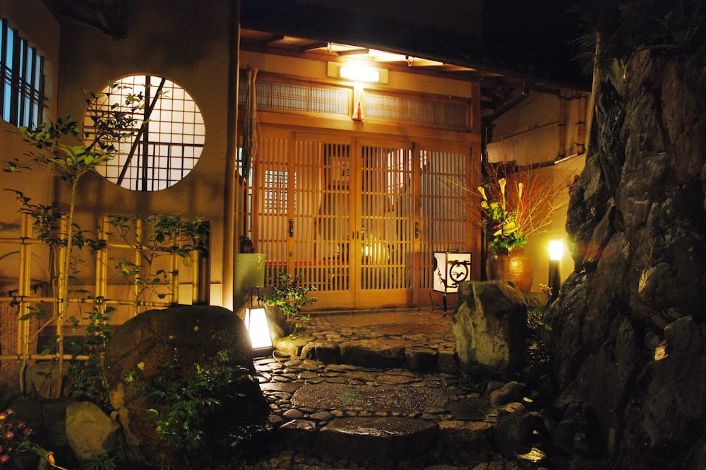 Yadoya Manjiro