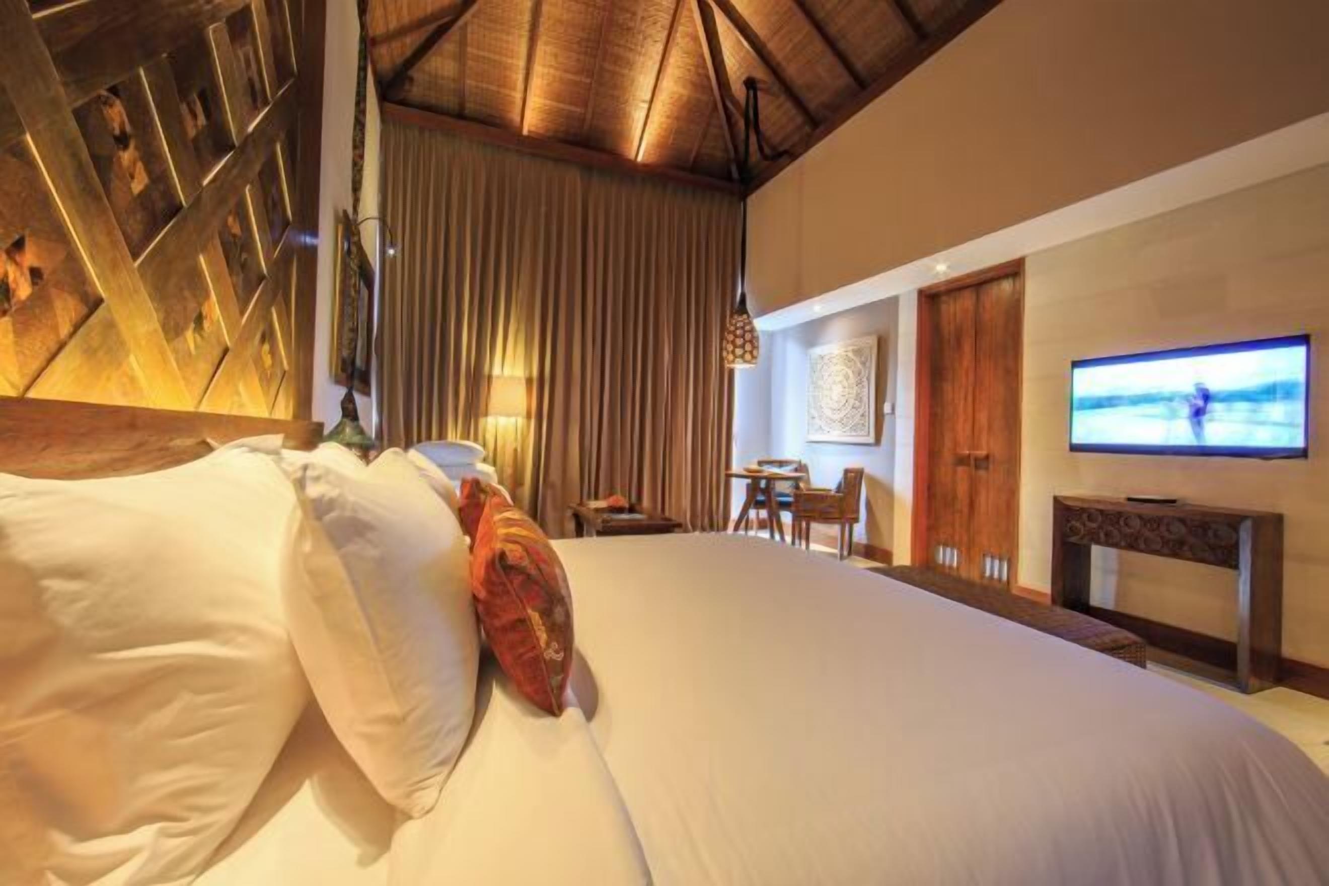 Minibar, in-room safe, desk, blackout drapes