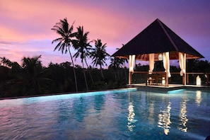 Outdoor pool, open 7:00 AM to 8:00 PM, pool loungers