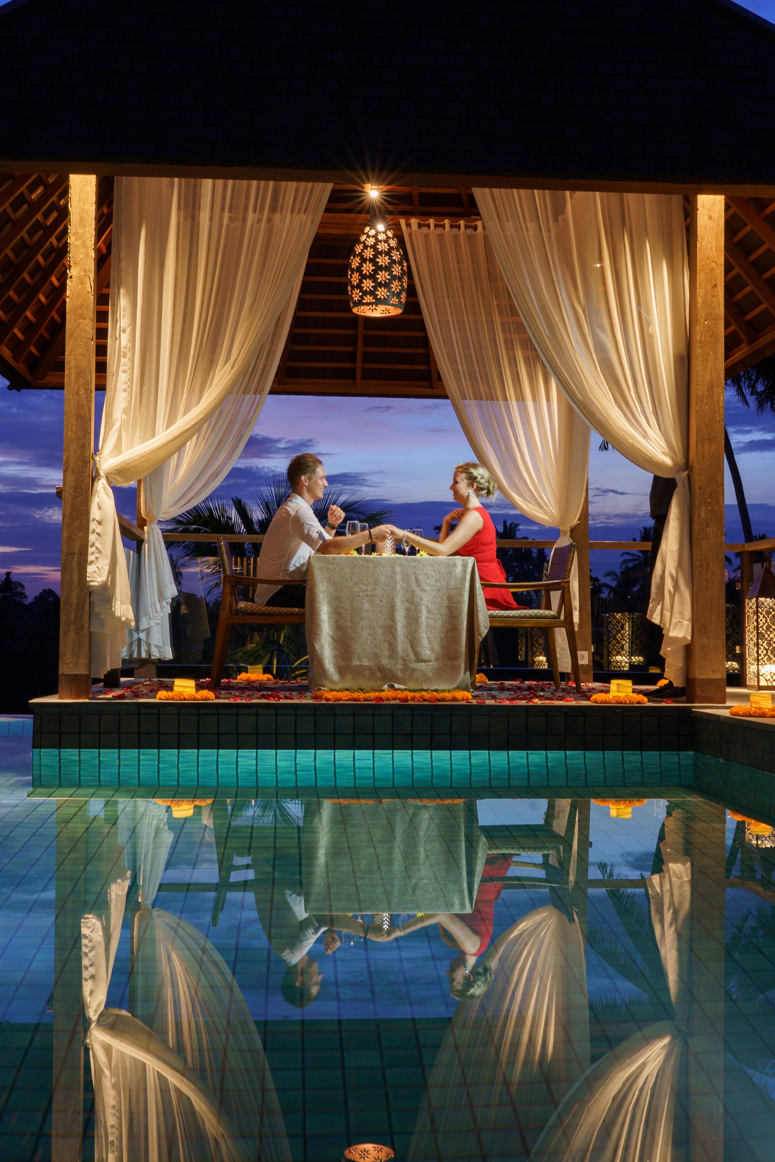 breakfast, lunch and dinner served