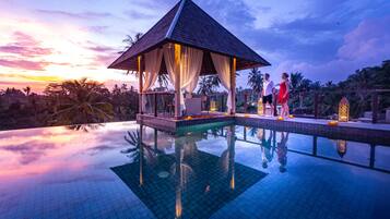 Petit déjeuner, déjeuner et dßner servis sur place