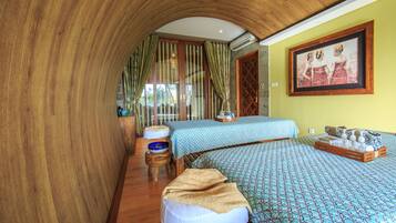 Couples treatment rooms, hot tub, aromatherapy, hot stone massages