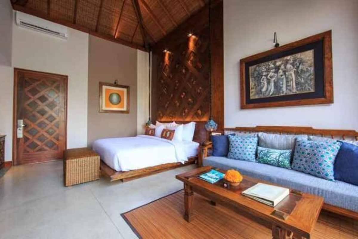 Minibar, in-room safe, desk, blackout curtains