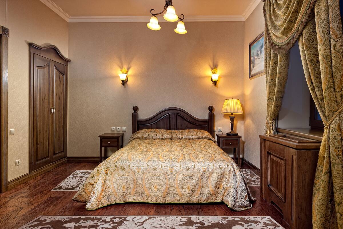 Minibar, in-room safe, desk, soundproofing