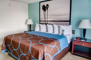 Schreibtisch, laptopgeeigneter Arbeitsplatz, Bügeleisen/Bügelbrett