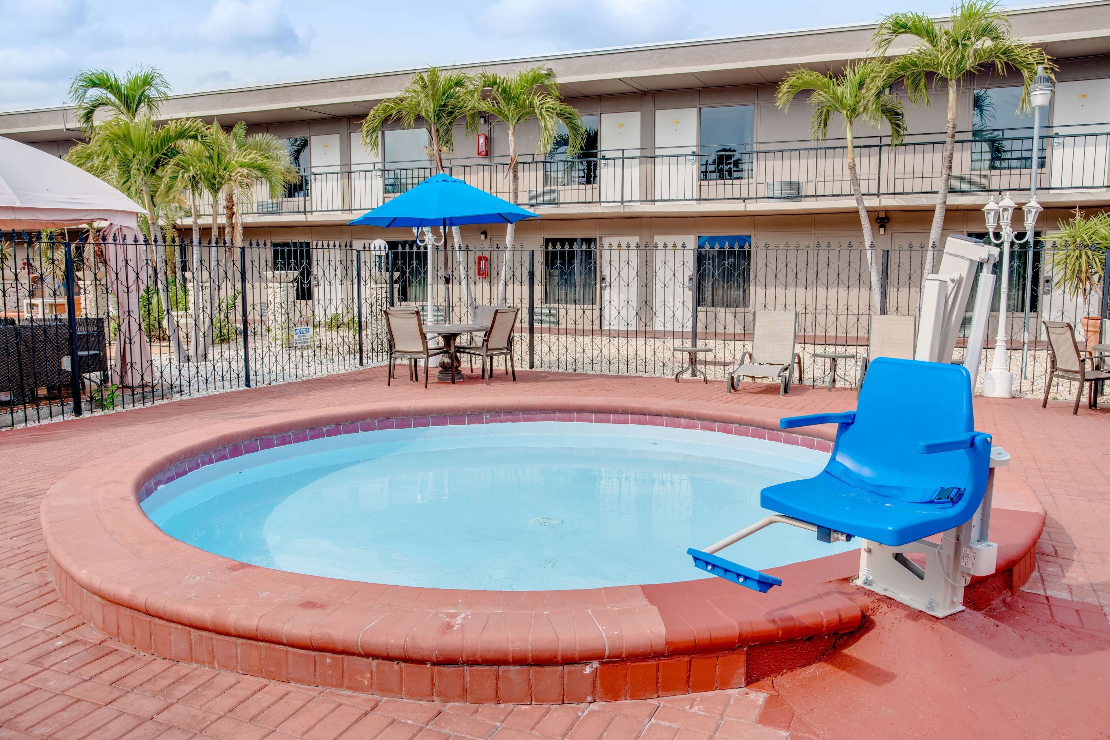 Photo - Super 8 by Wyndham St. Petersburg