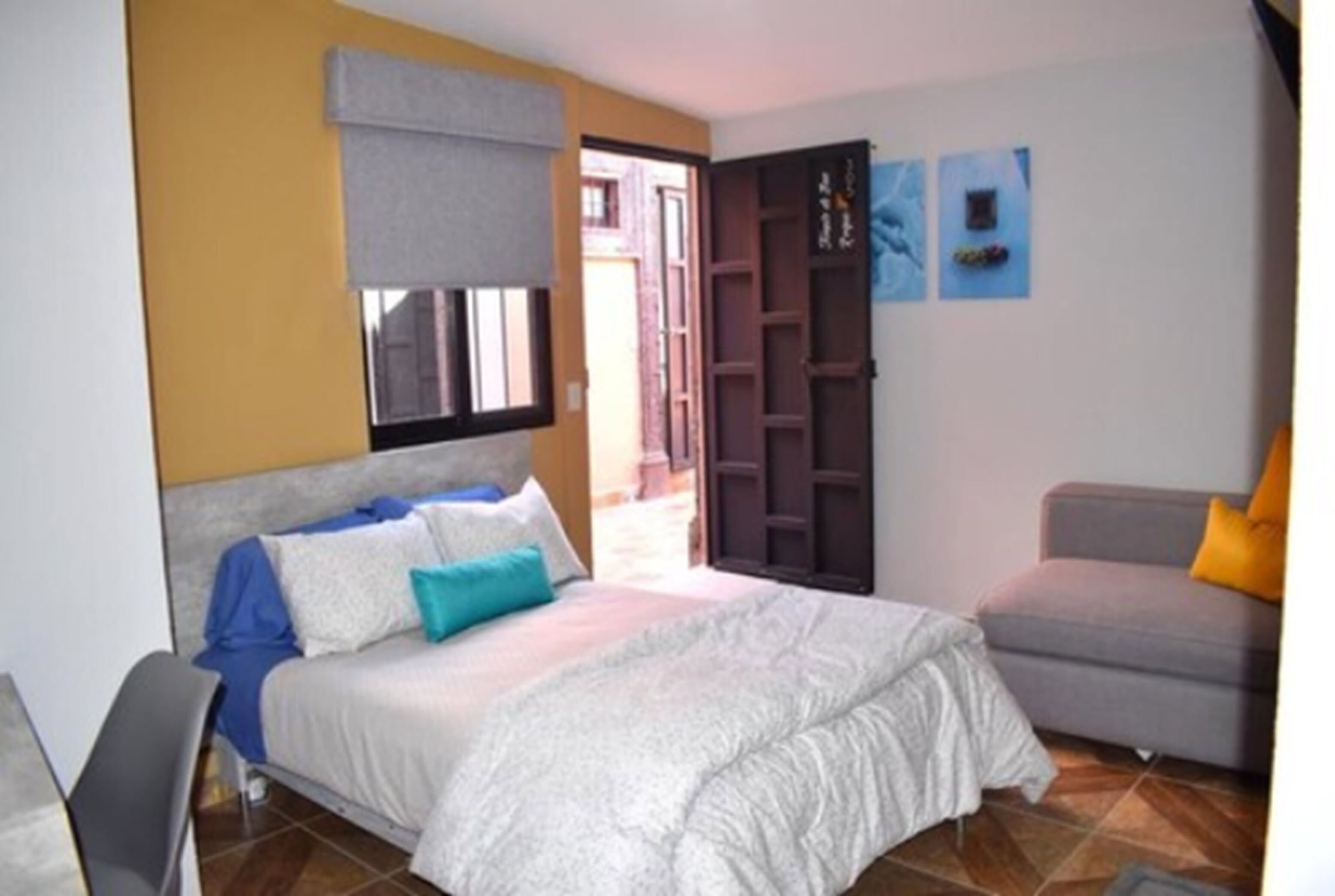 Coffres-forts dans les chambres, bureau, Wi-Fi gratuit, draps fournis