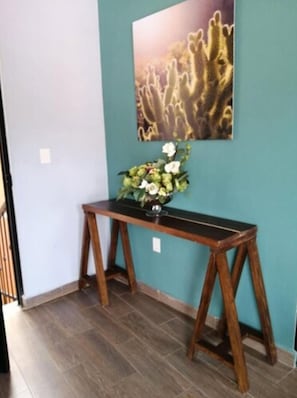 Suite estudio panorámica (Plus) | Caja fuerte, escritorio, wifi gratis y ropa de cama