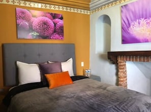 Grand Chalet | In-room safe, desk, free WiFi, bed sheets - Hotel Corazon Mexicano (Guanajuato)