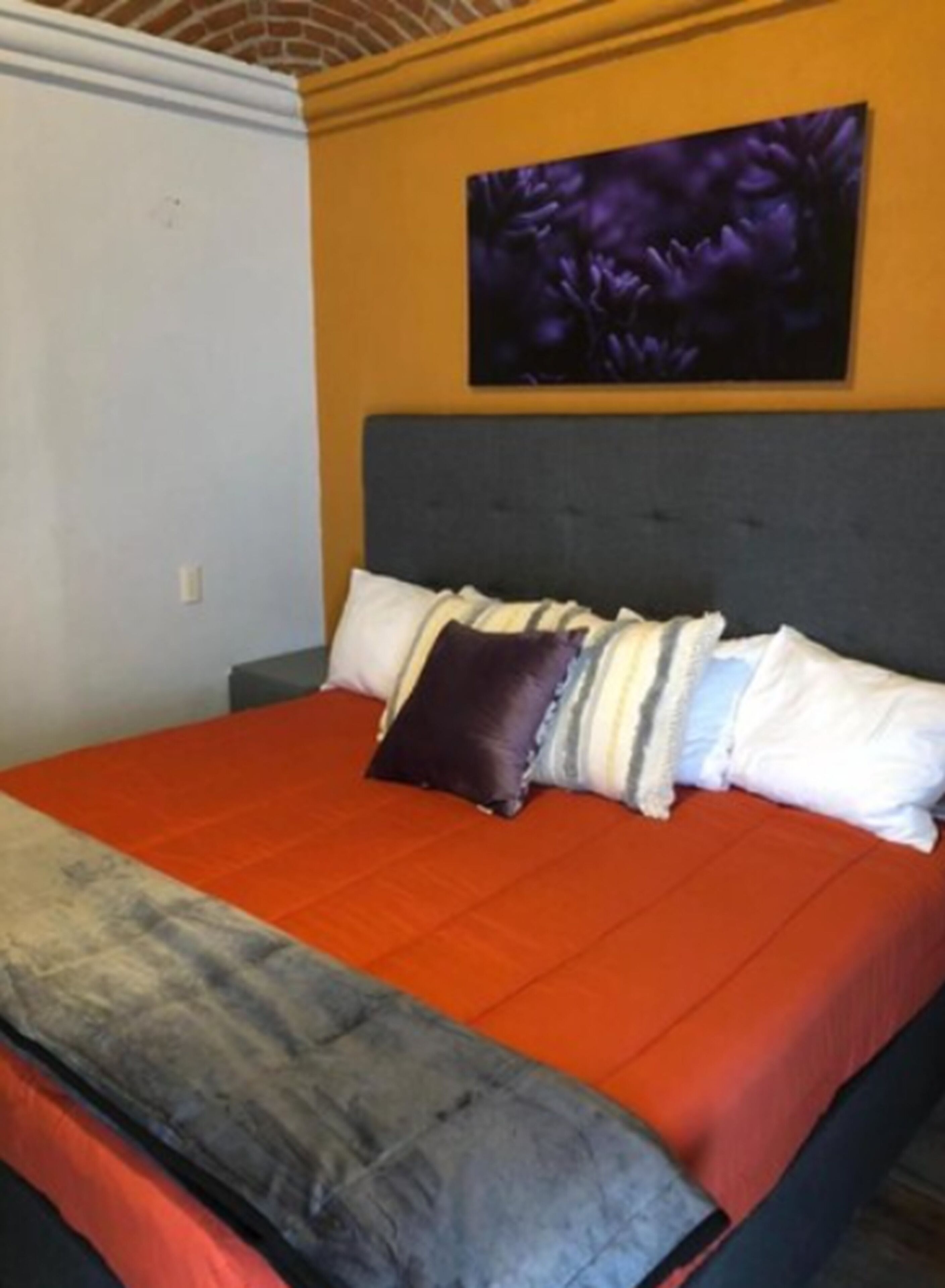 deluxe chalet | in-room safe, desk, free wifi, bed sheets