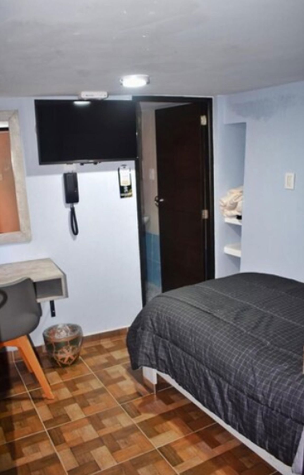 Coffres-forts dans les chambres, bureau, Wi-Fi gratuit, draps fournis