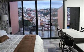 Panoramic Studio Suite (Plus) | In-room safe, desk, free WiFi, bed sheets - Hotel Corazon Mexicano (Guanajuato)