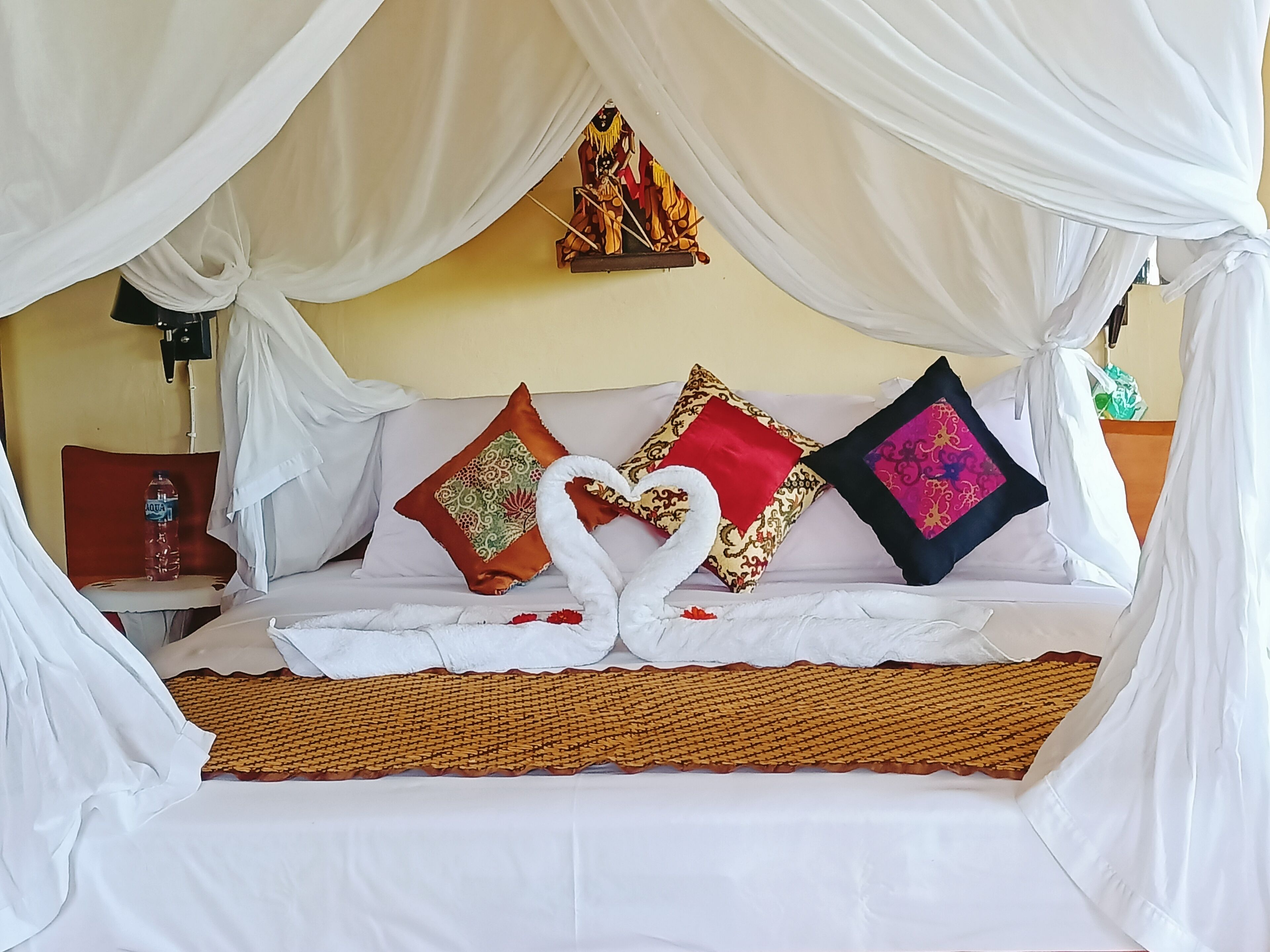 Design Room, Non Smoking, Mountain View | In-room safe, individually decorated, desk, bed sheets