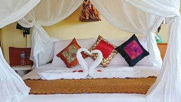 Design Room, Non Smoking, Mountain View | In-room safe, individually decorated, desk, bed sheets