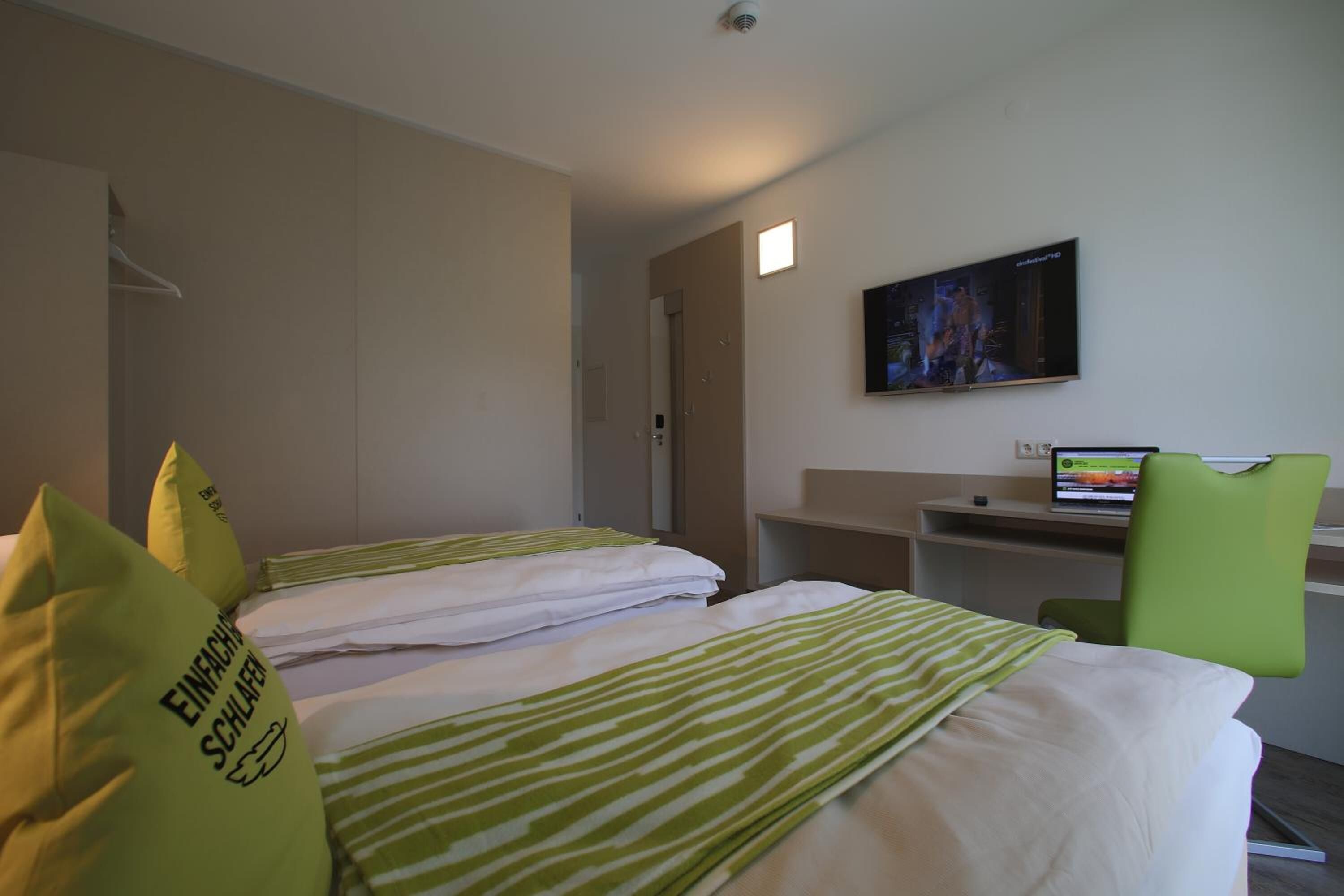 เครื่องนอนป้องกันสารก่อภูมิแพ้, โต๊ะทำงาน, Wi-Fi ฟรี, ผ้าปูที่นอน