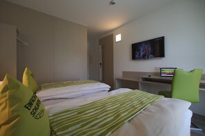 Roupas de cama antialérgicas, escrivaninha, Wi-Fi de cortesia