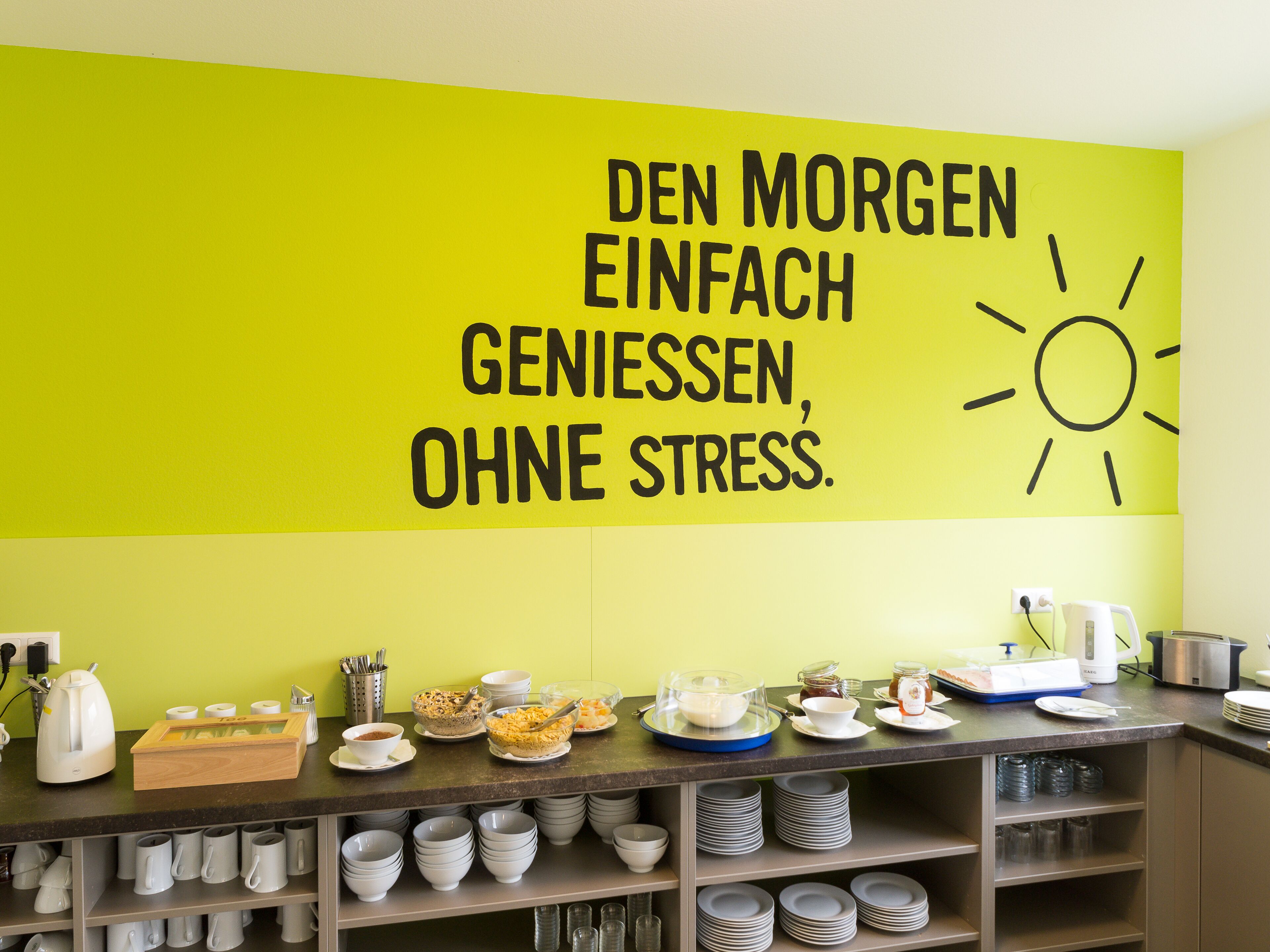 Tägliches Frühstücksbuffet (9.50 EUR pro Person)