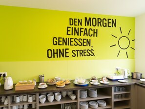 Daily buffet breakfast (EUR 9.50 per person) - Smart Motel (Gars am Kamp)