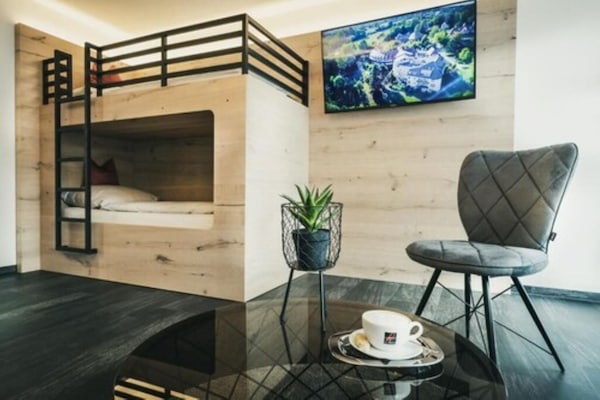 Cofres nos quartos, escrivaninha, Wi-Fi de cortesia