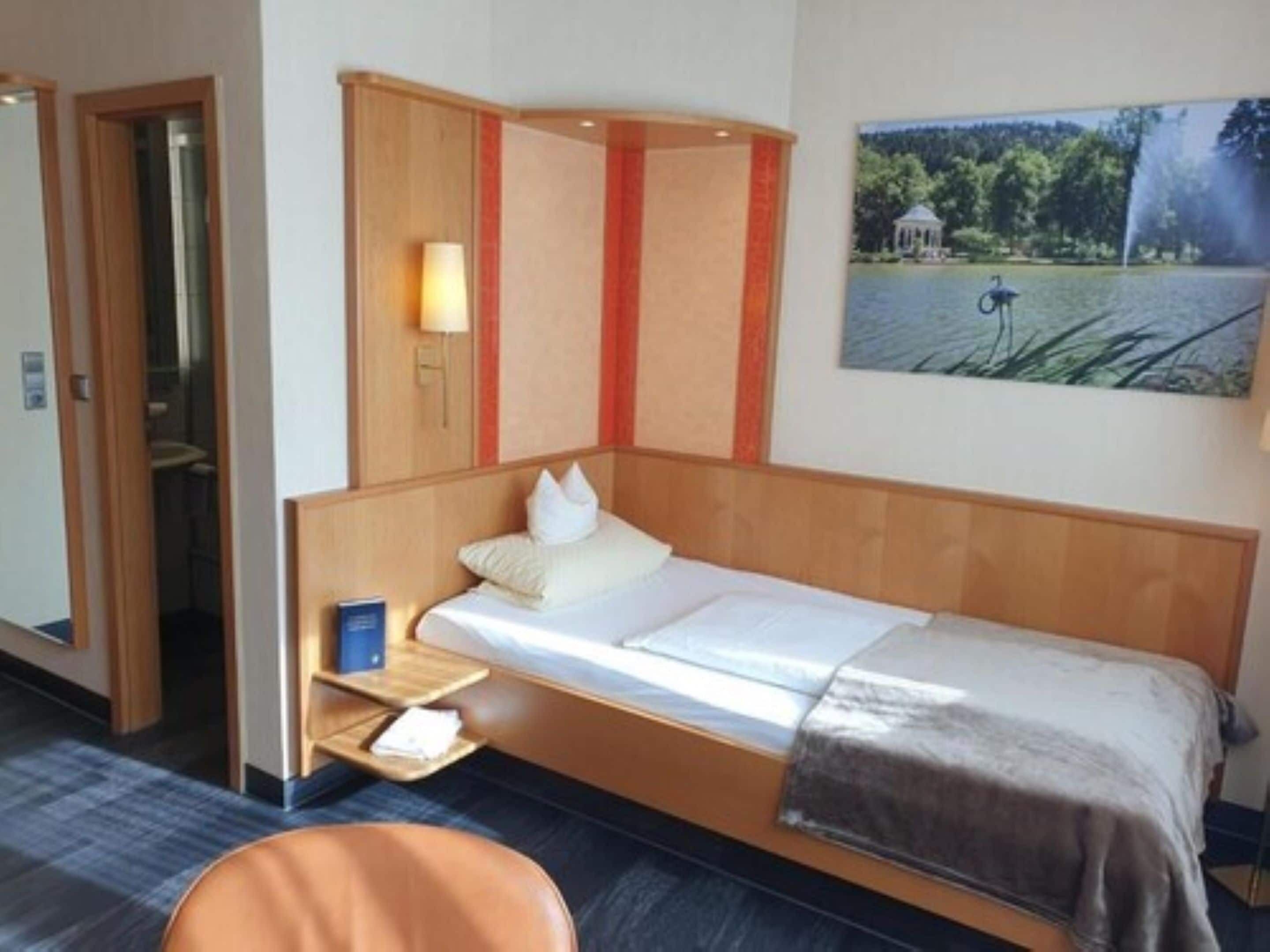 In-room safe, desk, free WiFi
