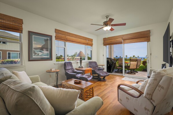 Na Hale O Keauhou Unit M2 Ocean View 2 Bedroom 2.5 Bath | Interior - Kohala Coast Vacation Rental by OUTRIGGER (Waikoloa)