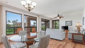Shores at Waikoloa Unit 105 Garden View 2 Bedroom 2 Bath | Strykejern/-brett, wi-fi (inkludert) og individuelt dekorert
