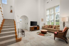 Waikoloa Colony Villas Unit 2001 Garden View 2 Bedroom 2 Bath | Wohnbereich