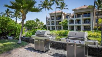 Shores at Waikoloa Unit 105 Garden View 2 Bedroom 2 Bath | Individuelt dekorert, individuelt innredet og strykejern/-brett