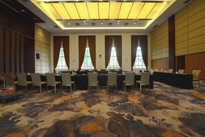 Unclassified image, 5 of 55, button - Yue Feng Yuan Hotel (Fengkai)