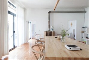 Design Villa A | Desk, blackout drapes, free WiFi