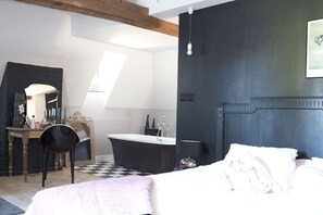 Suite Supérieure, salle de bains attenante, vue jardin