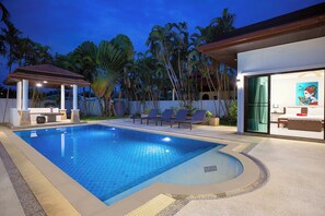 Outdoor pool, sun loungers - Boutique 3BR Pool Villa White Cove Rawai (Rawai)