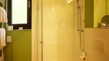 Chambre Double Standard, salle de bains attenante, vue jardin | Salle de bain