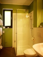 Habitación estándar doble, baño privado, vistas al jardín | Baño
